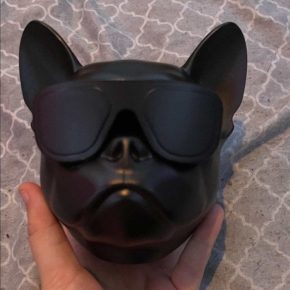 Chic Black Dog Speaker